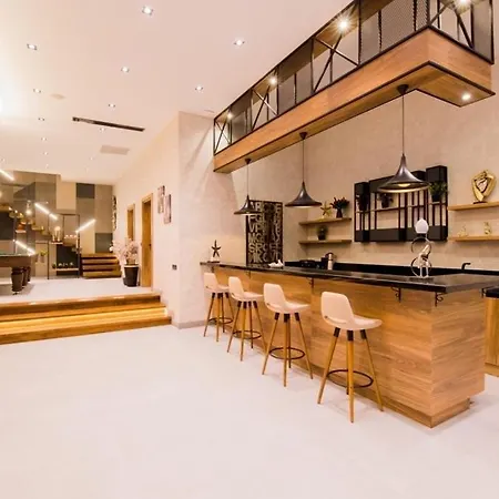 Yana Villa *